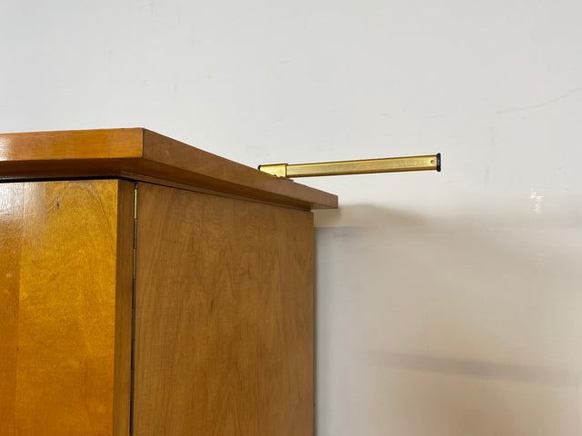 Formschöner heller 50er Jahre Kleiderschrank aus vollem Holz mit perfekter Aufteilung I Schrank Schlafzimmerschrank Wäscheschrank Wardrobe Mid-Century 60er Vintage Retro I