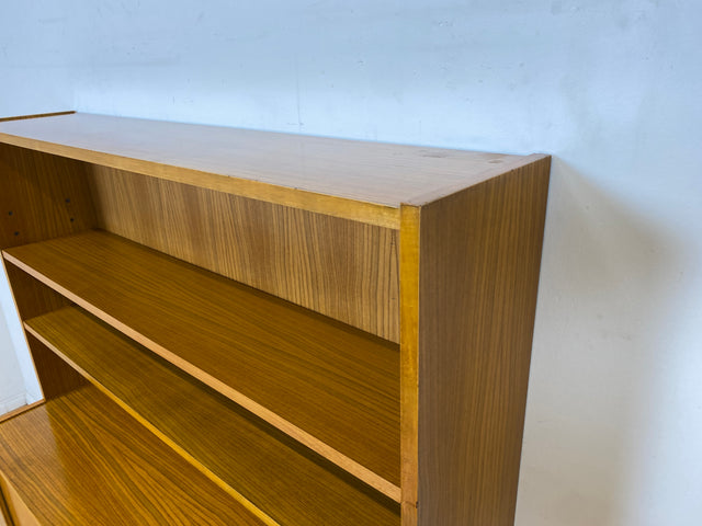 Stilvoller heller 60er Jahre Bücherschrank mit abnehmbarem Regal Oberteil & Schubladen I Bücherregal Highboard Sideboard Kommode Geschirrschrank Vintage Mid-Century 50er