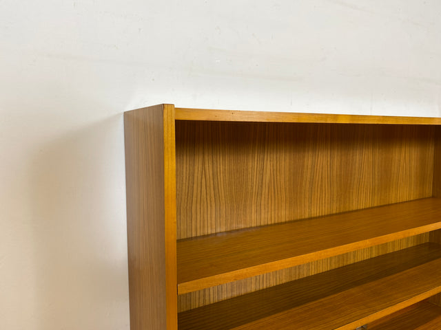 Stilvoller heller 60er Jahre Bücherschrank mit abnehmbarem Regal Oberteil & Schubladen I Bücherregal Highboard Sideboard Kommode Geschirrschrank Vintage Mid-Century 50er