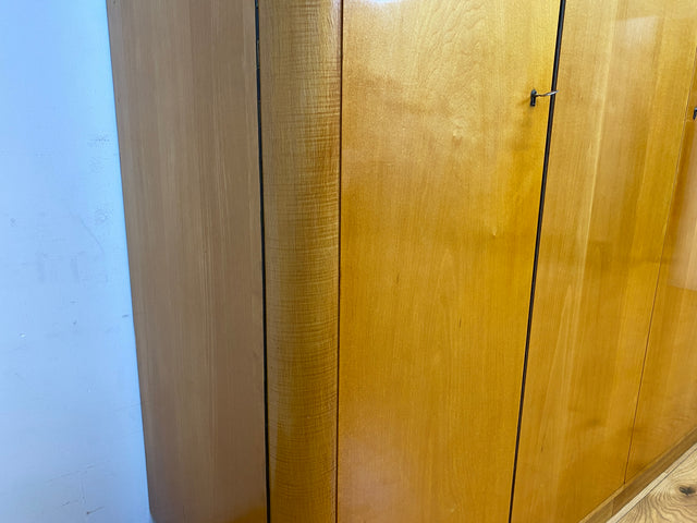 WMK I Formschöner und perfekt aufgeteilter heller 60er Jahre Kleiderschrank I Schrank Schlafzimmerschrank Wäscheschrank Wardrobe Vintage Mid-Century Rockabilly 50er I