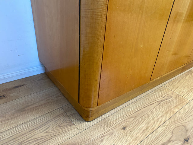 WMK I Formschöner und perfekt aufgeteilter heller 60er Jahre Kleiderschrank I Schrank Schlafzimmerschrank Wäscheschrank Wardrobe Vintage Mid-Century Rockabilly 50er I