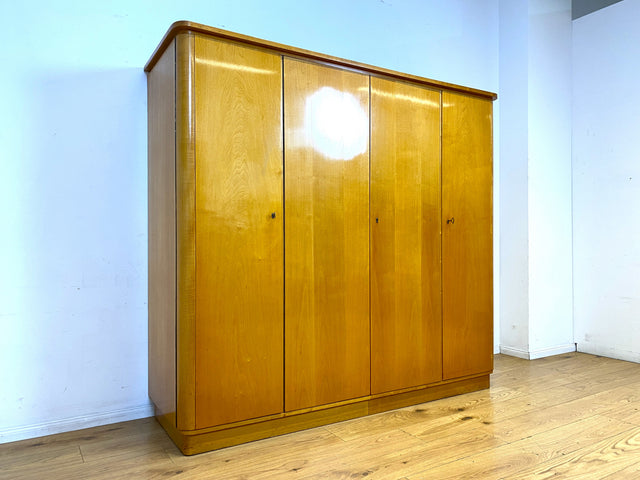WMK I Formschöner und perfekt aufgeteilter heller 60er Jahre Kleiderschrank I Schrank Schlafzimmerschrank Wäscheschrank Wardrobe Vintage Mid-Century Rockabilly 50er I