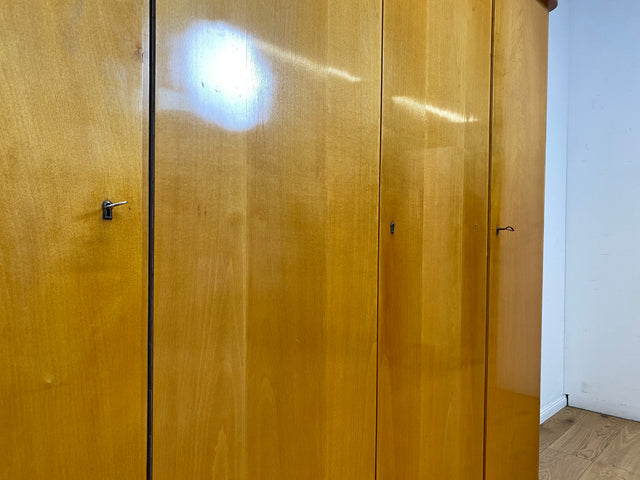 WMK I Formschöner und perfekt aufgeteilter heller 60er Jahre Kleiderschrank I Schrank Schlafzimmerschrank Wäscheschrank Wardrobe Vintage Mid-Century Rockabilly 50er I