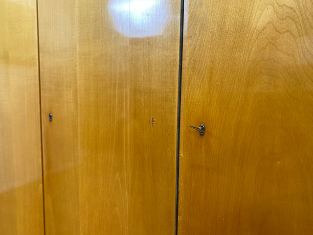 WMK I Formschöner und perfekt aufgeteilter heller 60er Jahre Kleiderschrank I Schrank Schlafzimmerschrank Wäscheschrank Wardrobe Vintage Mid-Century Rockabilly 50er I