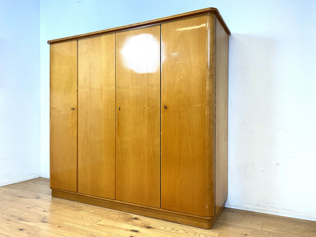 WMK I Formschöner und perfekt aufgeteilter heller 60er Jahre Kleiderschrank I Schrank Schlafzimmerschrank Wäscheschrank Wardrobe Vintage Mid-Century Rockabilly 50er I