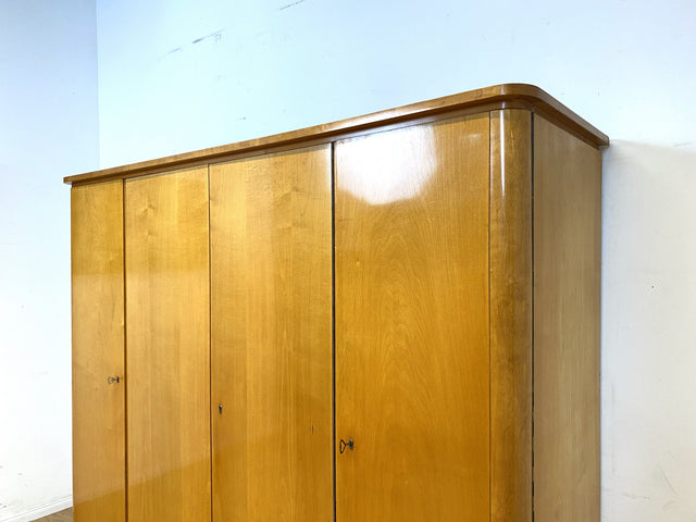 WMK I Formschöner und perfekt aufgeteilter heller 60er Jahre Kleiderschrank I Schrank Schlafzimmerschrank Wäscheschrank Wardrobe Vintage Mid-Century Rockabilly 50er I
