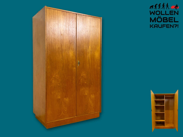 Perfekt aufgeteilter heller 60er Jahre Kleiderschrank mit Kleiderstange und Einlegeböden I Schrank Schlafzimmerschrank Garderobe Flurschrank Mid-Century Vintage Retro I