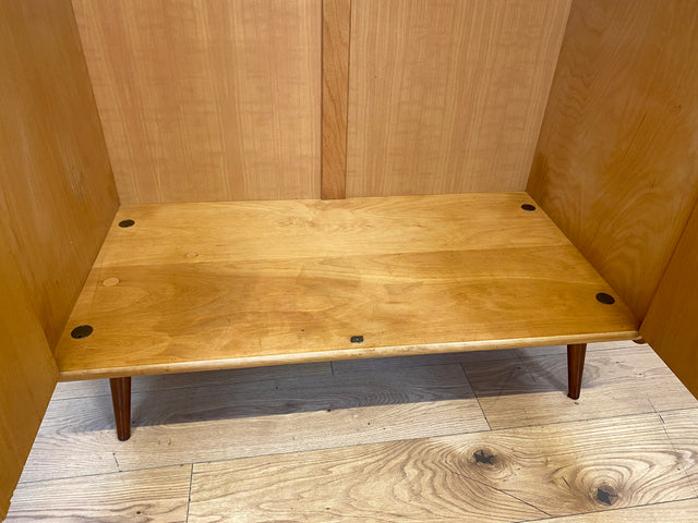 Schöner und sehr gut erhaltener heller 60er Jahre Kleiderschrank mit Kleiderstange & konischen Füssen I Schrank Schlafzimmerschrank Wardrobe Wäscheschrank Mid-Century Vintage I