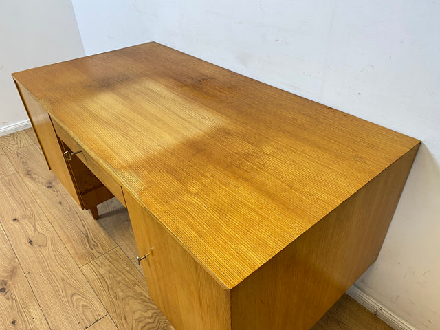 WMK I Minimalistischer heller 60er Jahre Schreibtisch von Musterring, freistehend mit Regal Rückseite