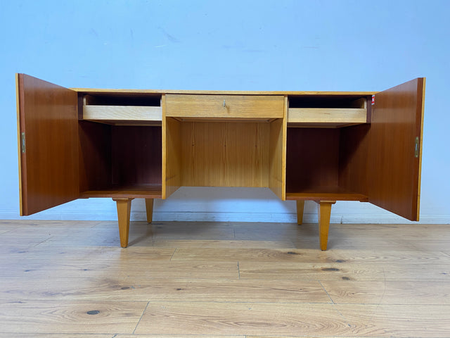 WMK I Minimalistischer heller 60er Jahre Schreibtisch von Musterring, freistehend mit Regal Rückseite
