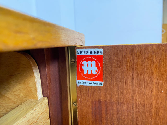 WMK I Minimalistischer heller 60er Jahre Schreibtisch von Musterring, freistehend mit Regal Rückseite