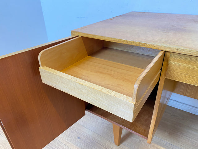 WMK I Minimalistischer heller 60er Jahre Schreibtisch von Musterring, freistehend mit Regal Rückseite