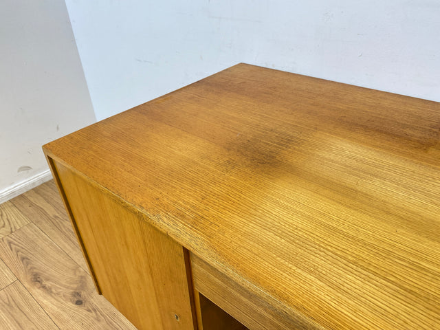 WMK I Minimalistischer heller 60er Jahre Schreibtisch von Musterring, freistehend mit Regal Rückseite