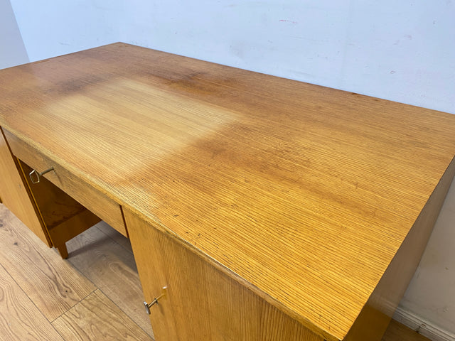 WMK I Minimalistischer heller 60er Jahre Schreibtisch von Musterring, freistehend mit Regal Rückseite