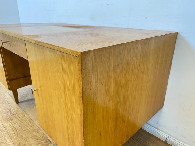 WMK I Minimalistischer heller 60er Jahre Schreibtisch von Musterring, freistehend mit Regal Rückseite