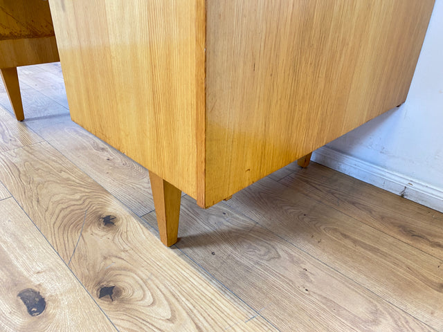WMK I Minimalistischer heller 60er Jahre Schreibtisch von Musterring, freistehend mit Regal Rückseite