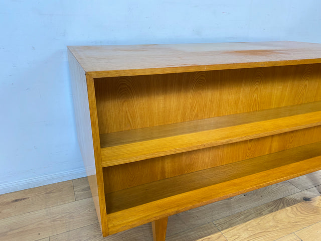 WMK I Minimalistischer heller 60er Jahre Schreibtisch von Musterring, freistehend mit Regal Rückseite