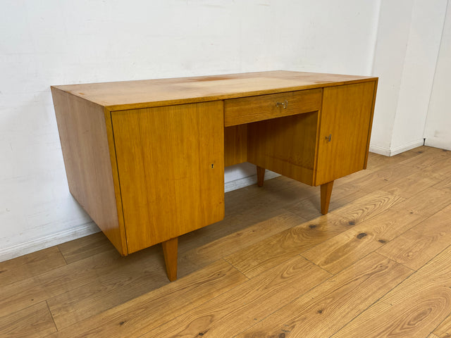 WMK I Minimalistischer heller 60er Jahre Schreibtisch von Musterring, freistehend mit Regal Rückseite