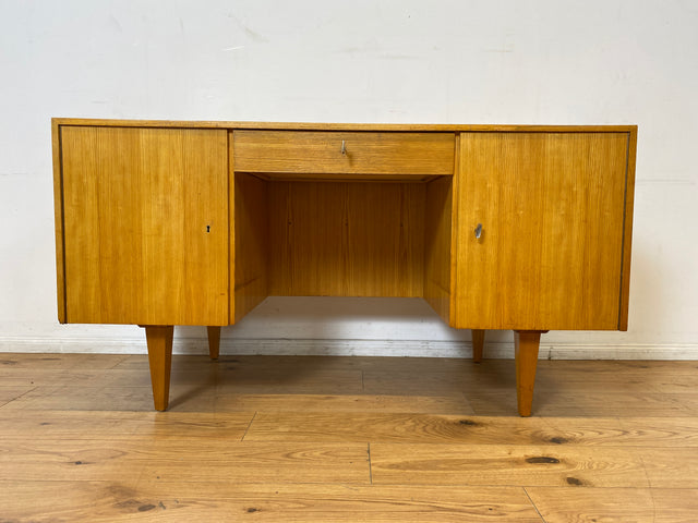 WMK I Minimalistischer heller 60er Jahre Schreibtisch von Musterring, freistehend mit Regal Rückseite