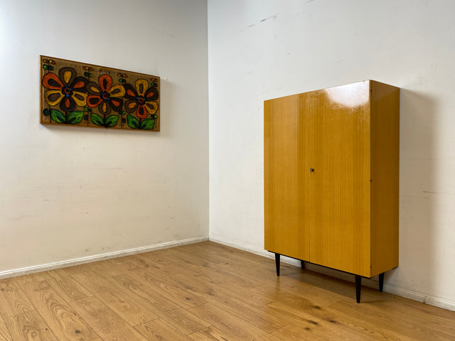 Minimalistischer heller 70er Jahre Schrank mit Kleiderstange & Böden I Garderobenschrank Wäscheschrank Kleiderschrank Schrank Flurschrank Wardrobe Garderobe Retro Vintage I