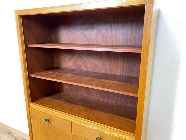 WMK I Hochwertiger heller Mid-Century Bücherschrank von Musterring aus vollem Holz mit Schubladen