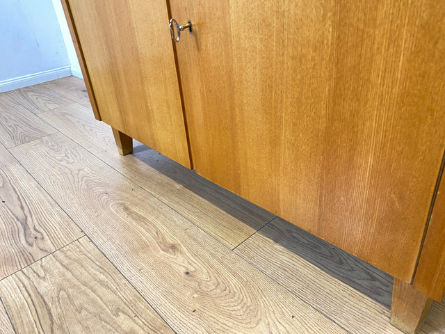 WMK I Hochwertiger heller Mid-Century Bücherschrank von Musterring aus vollem Holz mit Schubladen