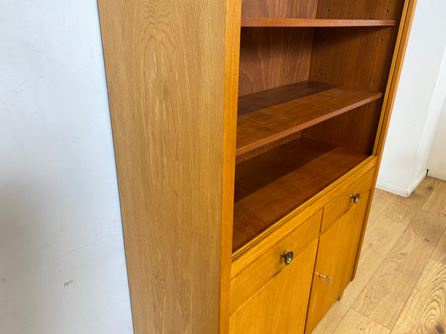 WMK I Hochwertiger heller Mid-Century Bücherschrank von Musterring aus vollem Holz mit Schubladen