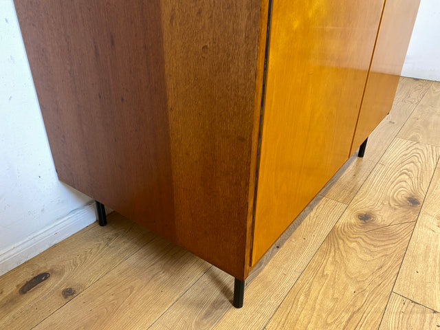 Freundlicher heller Mid-Century Kleiderschrank aus 1963 mit Kleiderstange I Schrank Schlafzimmerschrank Flurschrank Garderobe Garderobenschrank Wardrobe Vintage Retro VEB I