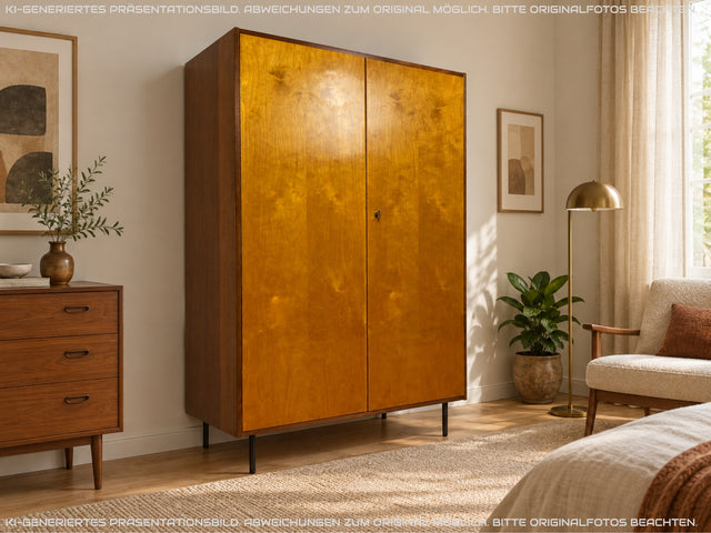 Freundlicher heller Mid-Century Kleiderschrank aus 1963 mit Kleiderstange I Schrank Schlafzimmerschrank Flurschrank Garderobe Garderobenschrank Wardrobe Vintage Retro VEB I