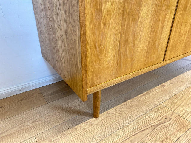 Stilvoller und sehr gut erhaltener heller Mid-Century Kleiderschrank in Eiche