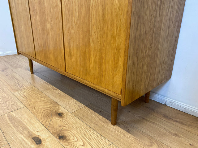 Stilvoller und sehr gut erhaltener heller Mid-Century Kleiderschrank in Eiche