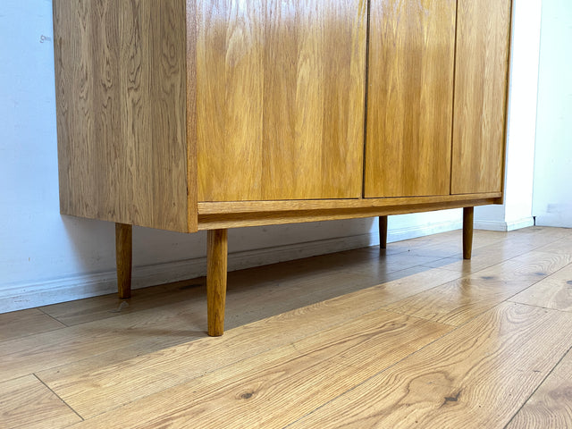 Stilvoller und sehr gut erhaltener heller Mid-Century Kleiderschrank in Eiche