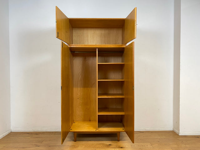 Schöner und perfekt aufgeteilter heller Mid-Century Kleiderschrank in Eiche mit Aufsatz I Schrank Wäscheschrank Schlafzimmerschrank Flurschrank Garderobenschrank Vintage 60er I