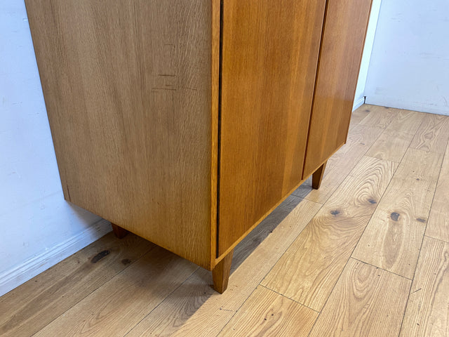 Schöner und perfekt aufgeteilter heller Mid-Century Kleiderschrank in Eiche mit Aufsatz I Schrank Wäscheschrank Schlafzimmerschrank Flurschrank Garderobenschrank Vintage 60er I