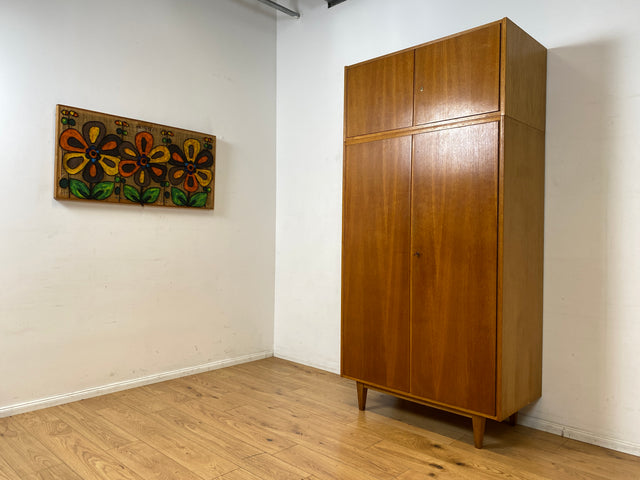 Schöner und perfekt aufgeteilter heller Mid-Century Kleiderschrank in Eiche mit Aufsatz I Schrank Wäscheschrank Schlafzimmerschrank Flurschrank Garderobenschrank Vintage 60er I