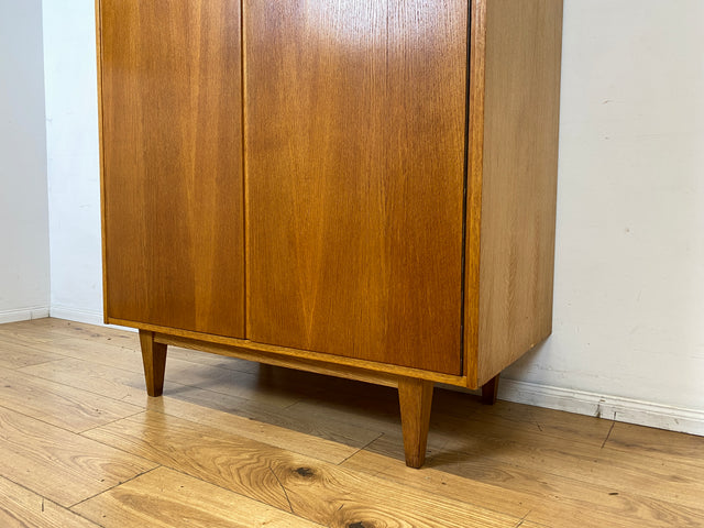 Schöner und perfekt aufgeteilter heller Mid-Century Kleiderschrank in Eiche mit Aufsatz I Schrank Wäscheschrank Schlafzimmerschrank Flurschrank Garderobenschrank Vintage 60er I