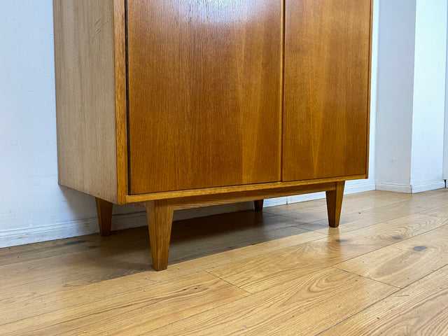 Schöner und perfekt aufgeteilter heller Mid-Century Kleiderschrank in Eiche mit Aufsatz I Schrank Wäscheschrank Schlafzimmerschrank Flurschrank Garderobenschrank Vintage 60er I