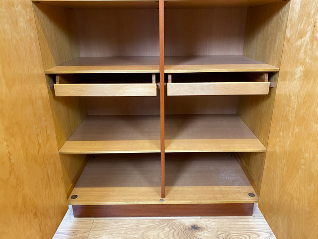 Minimalistischer und gut erhaltener heller Mid-Century Kleiderschrank aus 1966 mit Schubladen I Schrank Schlafzimmerschrank Wardrobe Wäscheschrank Vintage Retro 70er I (Kopie)