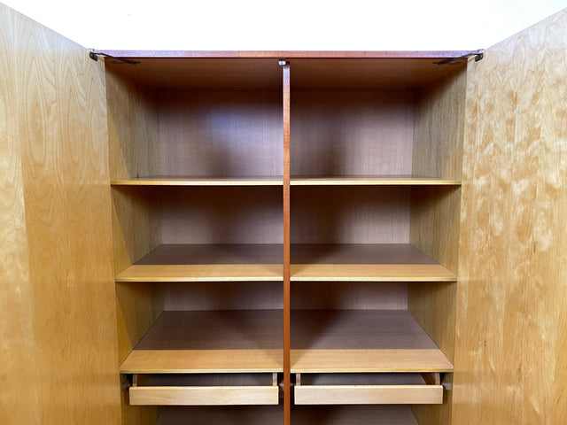 Minimalistischer und gut erhaltener heller Mid-Century Kleiderschrank aus 1966 mit Schubladen I Schrank Schlafzimmerschrank Wardrobe Wäscheschrank Vintage Retro 70er I (Kopie)