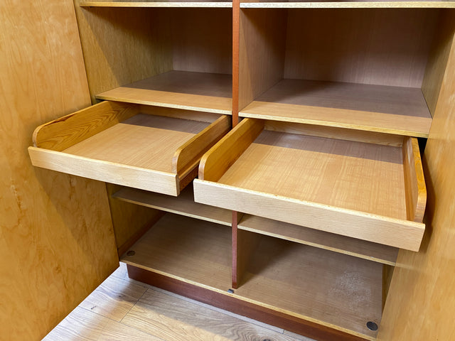 Minimalistischer und gut erhaltener heller Mid-Century Kleiderschrank aus 1966 mit Schubladen I Schrank Schlafzimmerschrank Wardrobe Wäscheschrank Vintage Retro 70er I (Kopie)