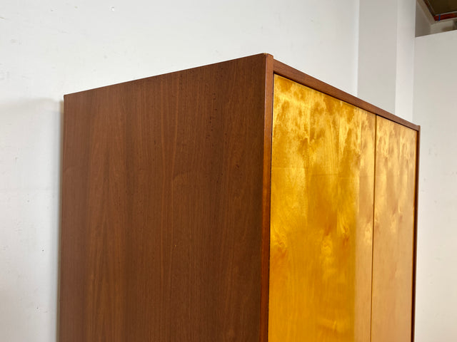 Minimalistischer und gut erhaltener heller Mid-Century Kleiderschrank aus 1966 mit Schubladen I Schrank Schlafzimmerschrank Wardrobe Wäscheschrank Vintage Retro 70er I (Kopie)