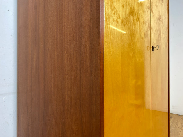 Minimalistischer und gut erhaltener heller Mid-Century Kleiderschrank aus 1966 mit Schubladen I Schrank Schlafzimmerschrank Wardrobe Wäscheschrank Vintage Retro 70er I (Kopie)