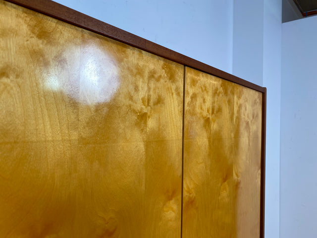Minimalistischer und gut erhaltener heller Mid-Century Kleiderschrank aus 1966 mit Schubladen I Schrank Schlafzimmerschrank Wardrobe Wäscheschrank Vintage Retro 70er I (Kopie)