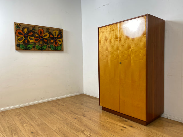 Minimalistischer und gut erhaltener heller Mid-Century Kleiderschrank aus 1966 mit Schubladen I Schrank Schlafzimmerschrank Wardrobe Wäscheschrank Vintage Retro 70er I (Kopie)