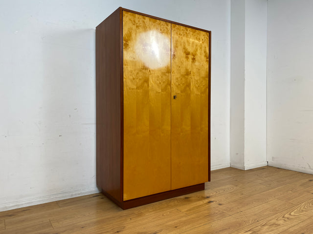 Minimalistischer und gut erhaltener heller Mid-Century Kleiderschrank aus 1966 mit Schubladen I Schrank Schlafzimmerschrank Wardrobe Wäscheschrank Vintage Retro 70er I (Kopie)