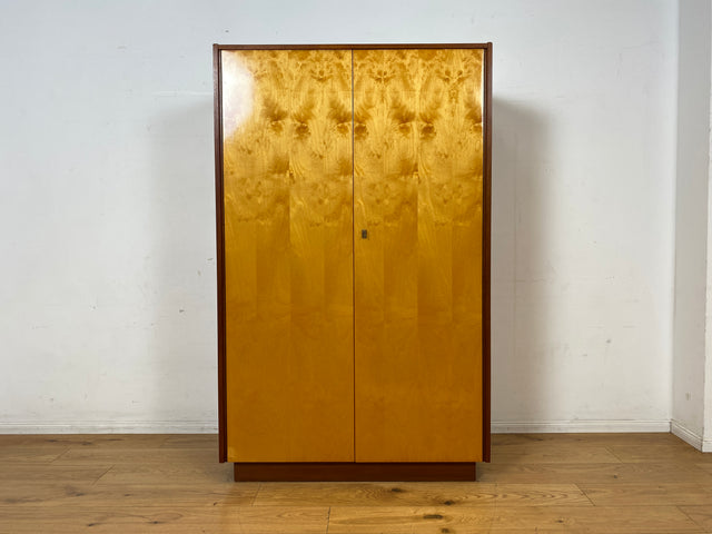 Minimalistischer und gut erhaltener heller Mid-Century Kleiderschrank aus 1966 mit Schubladen I Schrank Schlafzimmerschrank Wardrobe Wäscheschrank Vintage Retro 70er I (Kopie)