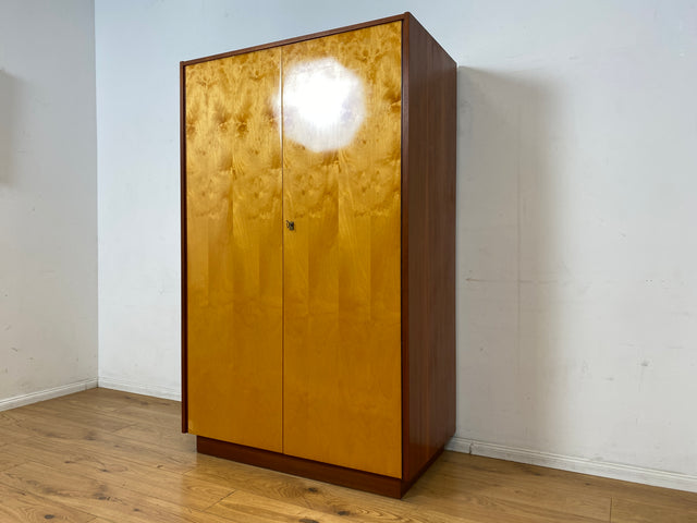 Minimalistischer und gut erhaltener heller Mid-Century Kleiderschrank aus 1966 mit Schubladen I Schrank Schlafzimmerschrank Wardrobe Wäscheschrank Vintage Retro 70er I (Kopie)