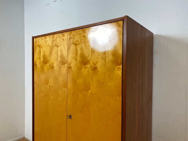 Minimalistischer und gut erhaltener heller Mid-Century Kleiderschrank aus 1966 mit Schubladen I Schrank Schlafzimmerschrank Wardrobe Wäscheschrank Vintage Retro 70er I (Kopie)