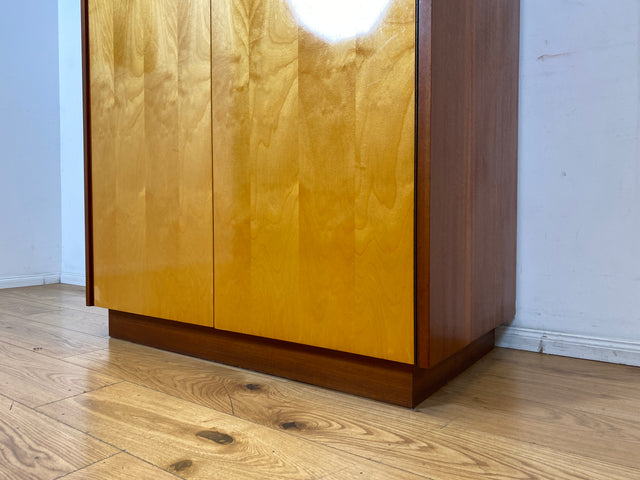 Minimalistischer und gut erhaltener heller Mid-Century Kleiderschrank aus 1966 mit Schubladen I Schrank Schlafzimmerschrank Wardrobe Wäscheschrank Vintage Retro 70er I (Kopie)