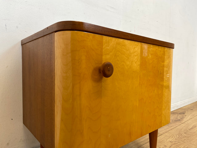 Freundlicher heller Mid-Century Nachttisch mit Schublade und konischen Füssen I Nachtkommode Nachtschrank Nachtschränkchen Kommode Beistelltisch 50er 60er Rockabilly Vintage I